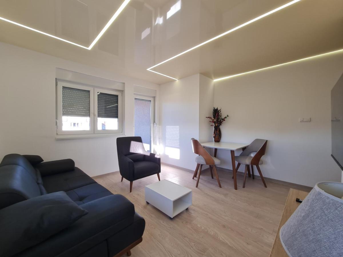 Airport Molko Apartments Surcin Экстерьер фото